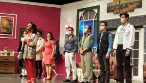 Sahne Tozu Tiyatrosu Oyuncuları Komik Para Oyununda "Maskemi Takarım; Farkındalık Yaratırım" Dedi
