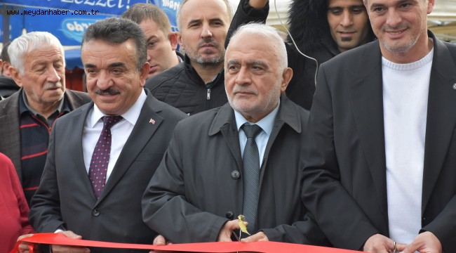 ŞENLİKTE RENKLİ GÖRÜNTÜLER , YAĞMUR FESTİVALE ENGEL OLAMADI