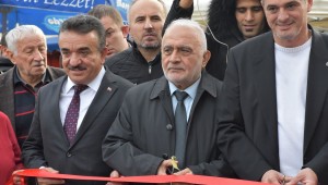 ŞENLİKTE RENKLİ GÖRÜNTÜLER , YAĞMUR FESTİVALE ENGEL OLAMADI