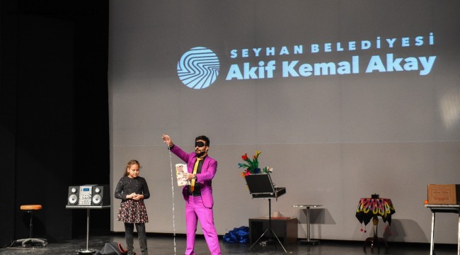 Seyhan Belediyesi, "Dünya Çocuk Hakları Günü" nedeniyle çocuklara, "The Croods" isimli çocuk filmi, Sihirbaz ve çocuk oyunu gösterimi hediye etti.