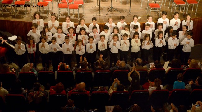 Tepebaşı Belediyesi Çok Sesli Çocuk Korosu'na katılmak isteyenler için başvurular 29 Kasım'da sona erecek.