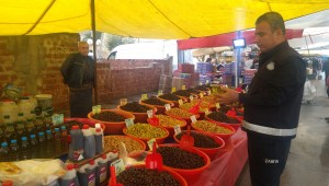 Torbalı zabıtası sahte zeytinyağına savaş açtı