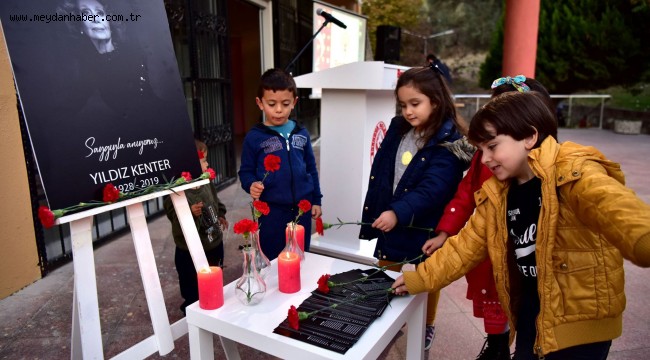 Yıldız Kenter Bornova'da adını taşıyan sahnede anıldı