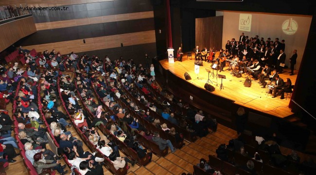 40 kişilik otizm korosu anneler için söyledi