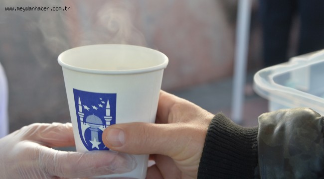 ANKARA BÜYÜKŞEHİR BELEDİYE BAŞKANI MANSUR YAVAŞ'IN TALİMATIYLA ÜNİVERSİTELERDE ÖĞRENCİLERE YÖNELİK BAŞLATILAN SICAK ÇORBA DAĞITIMI YOĞUN İLGİ GÖRÜYOR