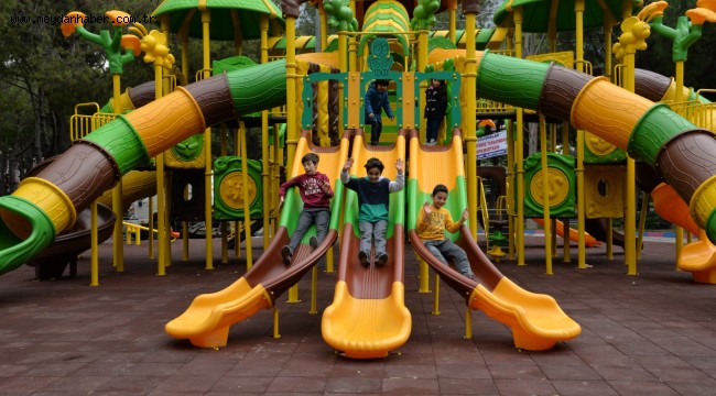 Başkan Aksoy'dan çocuklara yeni yıl hediyesi