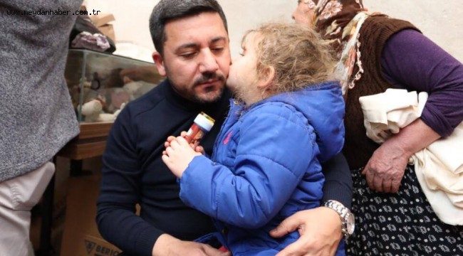 BAŞKAN ARI'DAN İHTİYAÇ SAHİBİ 400 ÖĞRENCİYE KIŞLIK BOT HEDİYESİ