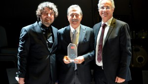 BAŞKAN ATAÇ'A MESLEKTE 50. YIL PLAKETİ