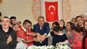 BAŞKAN ÇERÇİ ENGELLİ ÖĞRENCİLER İLE BULUŞTU