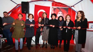 Bayraklı'da kadınlardan "Yeni yıl" pazarı