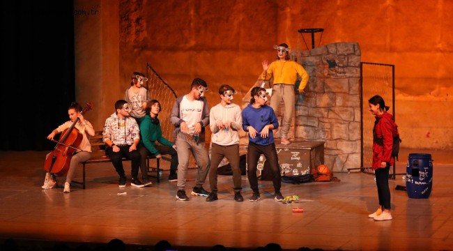  Bayraklı'da tiyatro günleri 