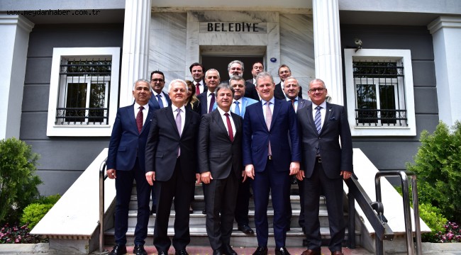 Bornova'da kurumlar birbirine yaklaşıyor