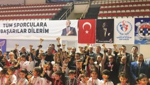 Büyükşehir destekli satranç turnuvasında minikler beyin sporu yaptı