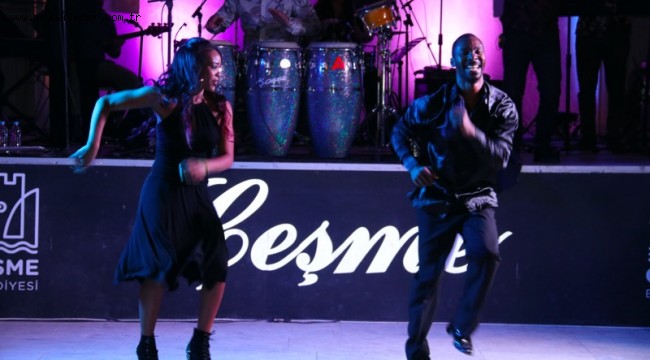 Çeşme yılbaşı öncesi Ayhan Sicimoğlu ile coştu