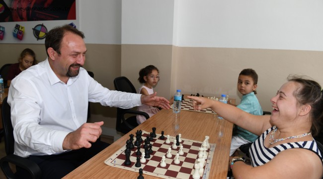 Çiğli Belediyesi'nden 10 Aralık İnsan Hakları Günü'nde 