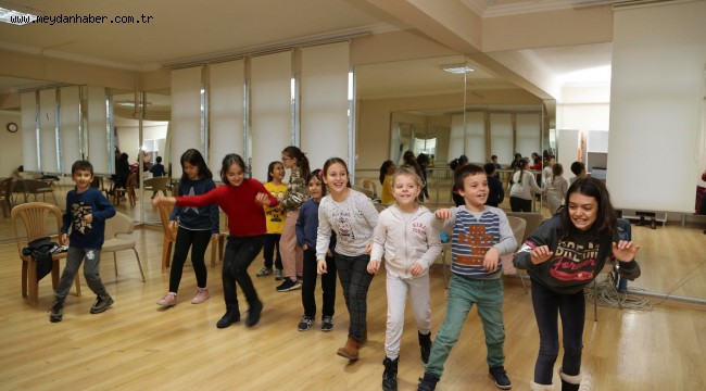 EFELER BELEDİYESİ ŞEHİR TİYATROSU ATÖLYELERİ START VERDİ