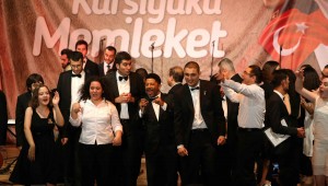 En büyük 'otizm korosu' anneler için sahnede 