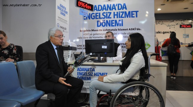 Engelsiz Masa'da engelli vatandaşa hizmet ve çiçek