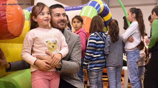 FOÇA'DA ÇOCUKLAR İÇİN YENİ YIL EĞLENCELERİ