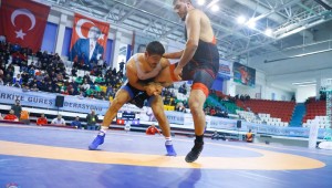 Güreşçilerden önemli başarı