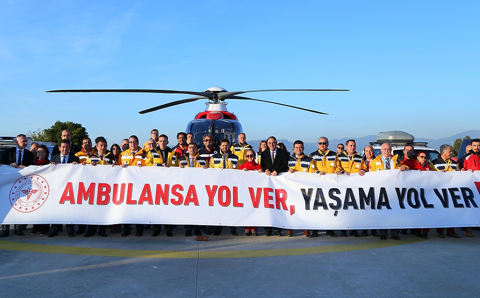 İzmir de, 112 Acil Sağlık Hizmetlerinin Kuruluşunun 25. Yılı Törenle Kutlandı