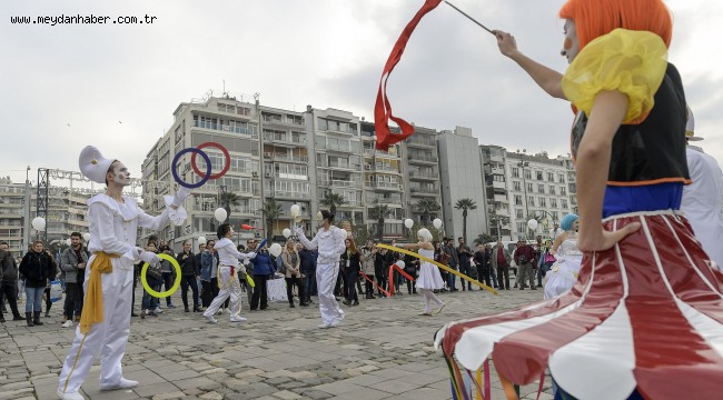 İzmir'de "Şölen" coşkusu yeni yılı sardı