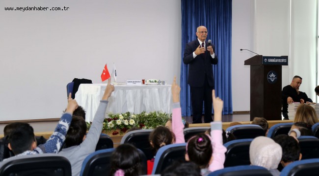  Karabağlar Belediyesi çocukları yazarlarla buluşturmaya devam ediyor.