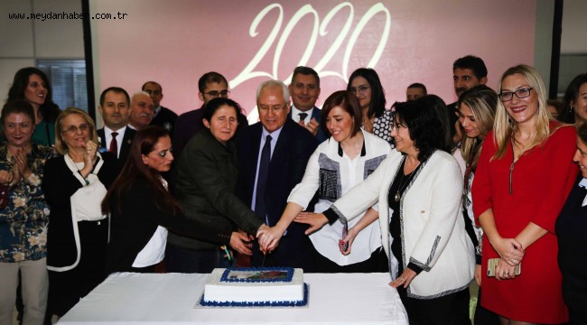 Karabağlar Belediyesi'nde sıcak yeni yıl buluşması.