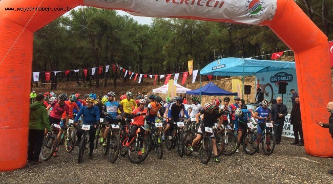 Kepez'de pedallar yarışıyor