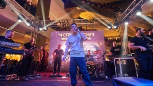 Mekanın Sahibinden İzdiham Gibi İzmir Konseri