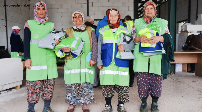 Mevsimlik iş kıyafetleri dağıtıldı