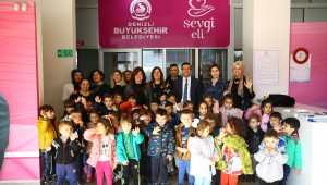 Minikler, "Sevgi Eli" gönüllüsü oldu