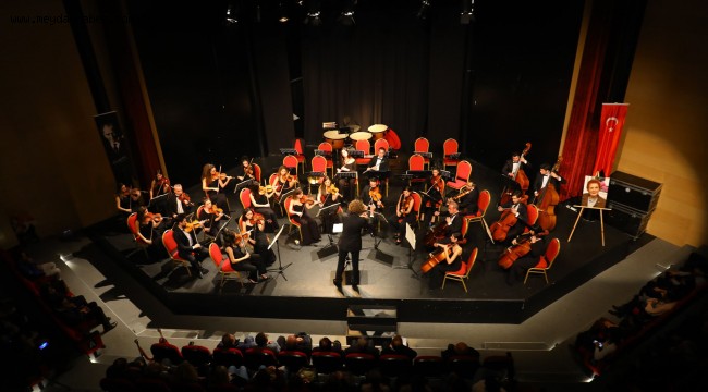 "ORKESTRA TÜRKAN SAYLAN İÇİN ÇALDI"