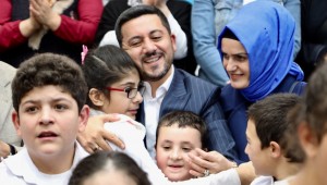 ÖZEL İNSANLARDAN BAŞKAN ARI'YA SEVGİ SELİ