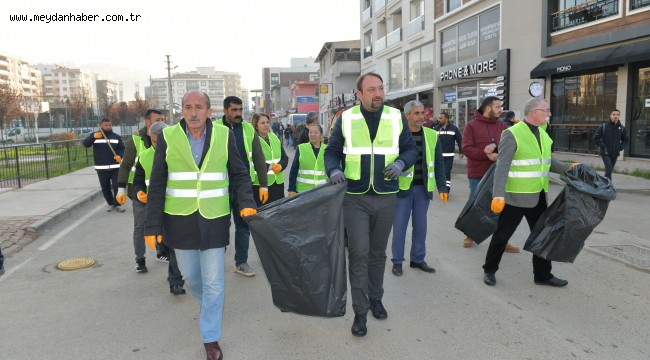 Temizlik ekibi Balatçık Mahallesinde