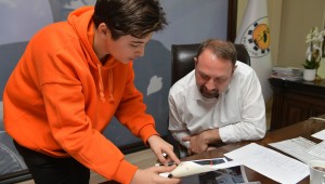 Uluslararası Yarışma Takımından proje sunumu Başkan Gümrükçü öğrencileri dinledi