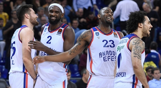 Anadolu Efes liderliğini sürdürdü