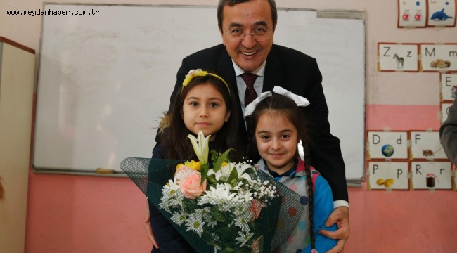 Başkan Batur, miniklerin karne heyecanına ortak oldu