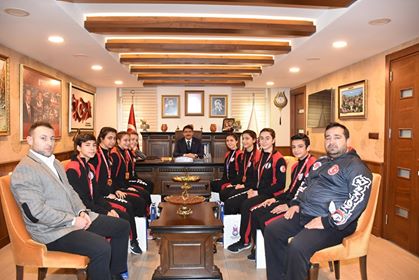 BAŞKAN ÇELİK ŞAMPİYON SPORCULARI AĞIRLADI