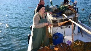 BAŞKAN GÜLER'DEN BALIKÇI KADIN REİSLERE JEST