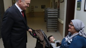 BAŞKAN ÖZLÜ HASTALARI ZİYARET ETTİ