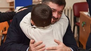 BAŞKAN ŞENLİKOĞLU GÖRME ENGELLİ ÖĞRENCİLERİ ZİYARET ETTİ