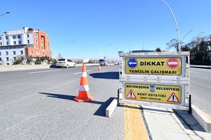 BAŞKENT'TE BUZ SARKITLARIYLA MÜCADELE…