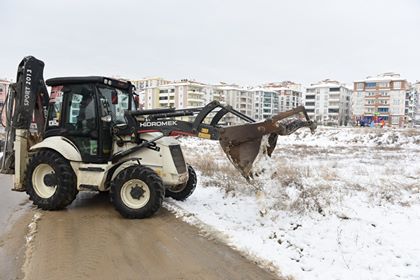 Belediye, ara sokaklardaki karları da temizledi