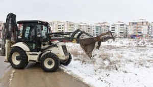 Belediye, ara sokaklardaki karları da temizledi