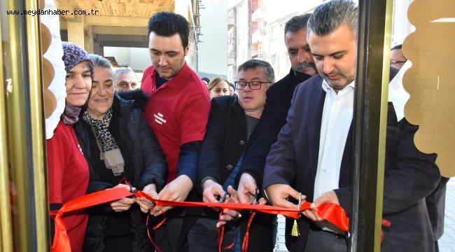 BELEDİYE BAŞKANI ULAŞ YURDAKUL UZUNKÖPRÜ KÖFTECİSİ MUAMMER-3'ÜN AÇILIŞINI GERÇEKLEŞTİRDİ