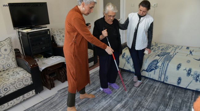 Çiğli Belediyesi'nden, görme engellilere ev ziyareti