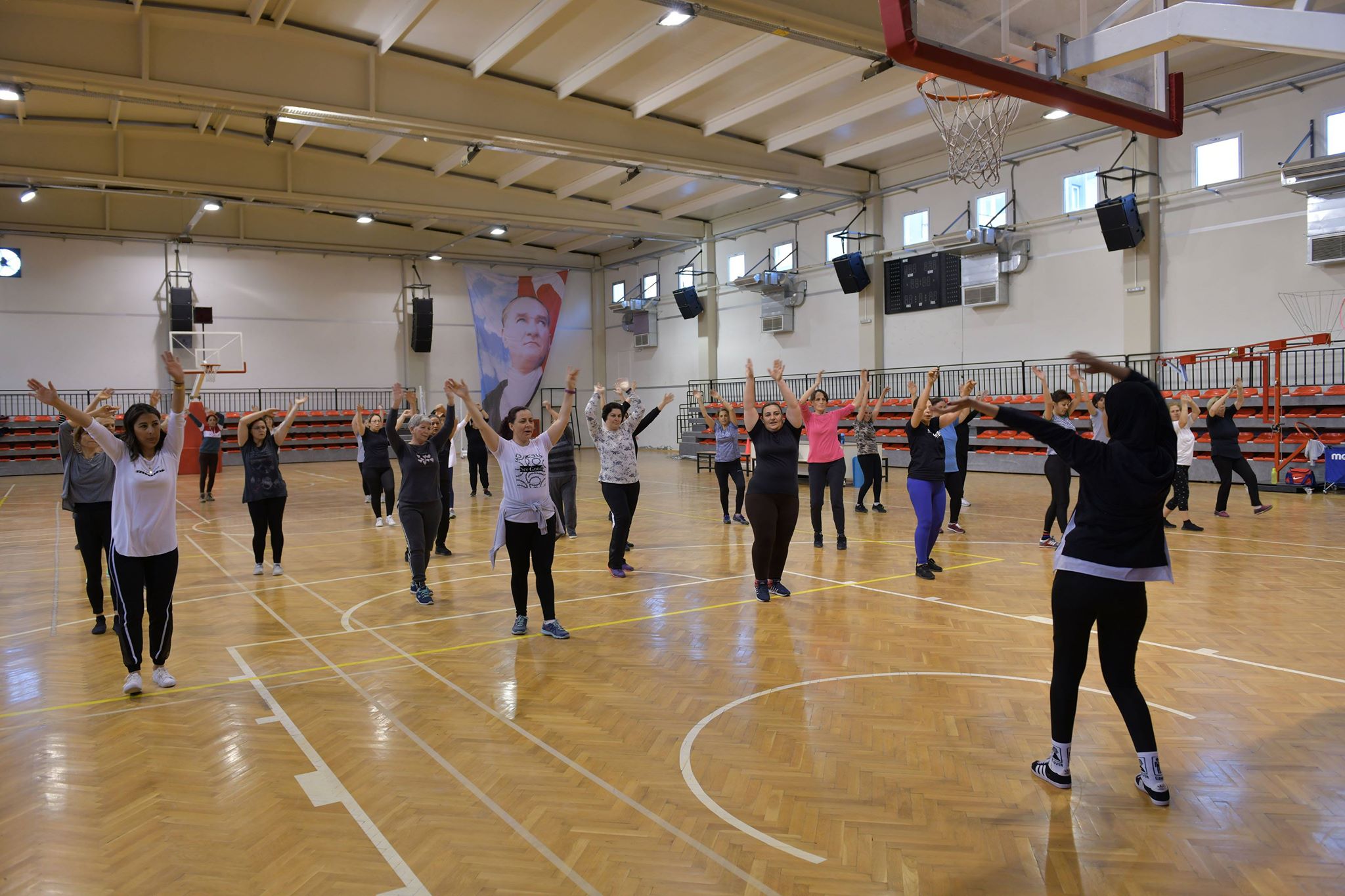 Çiğli Belediyesi'nden Kadınlara Ücretsiz Zumba Kursu