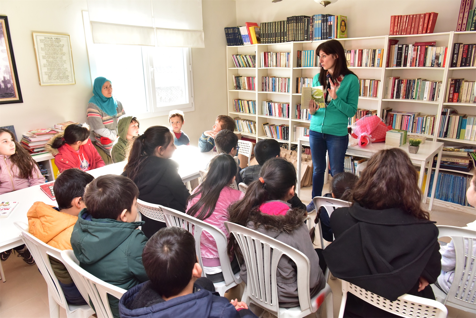Çocuklar Muti'nin maceralarını  yazarından dinledi