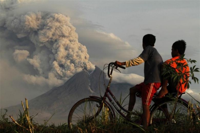 Endonezya'daki doğal afetler 10 yılda 12 bin cana mal oldu